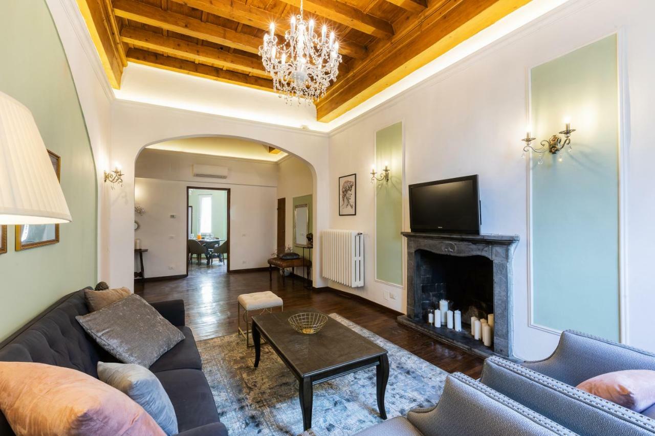 Historic Center Palace - Huge 4 Bedrooms Santa Croce Apartment - By LikehomeФлоренция Екстериор снимка