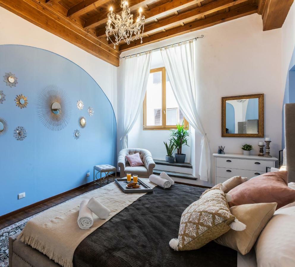 Historic Center Palace - Huge 4 Bedrooms Santa Croce Apartment - By LikehomeФлоренция Екстериор снимка