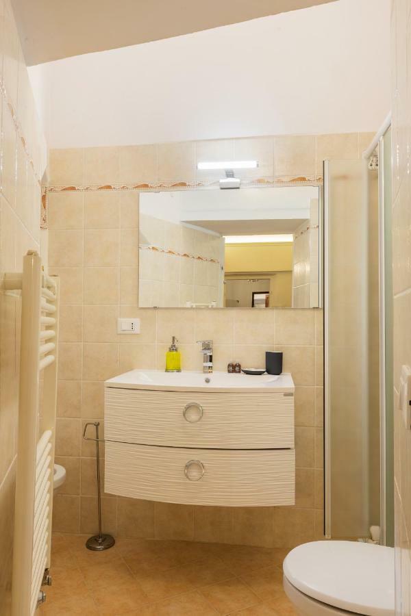 Historic Center Palace - Huge 4 Bedrooms Santa Croce Apartment - By LikehomeФлоренция Екстериор снимка