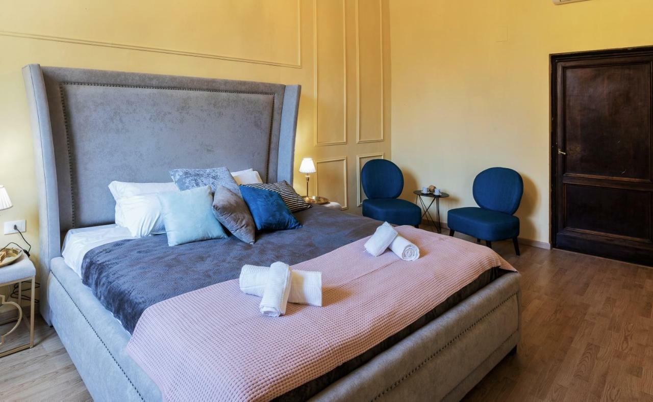 Historic Center Palace - Huge 4 Bedrooms Santa Croce Apartment - By LikehomeФлоренция Екстериор снимка