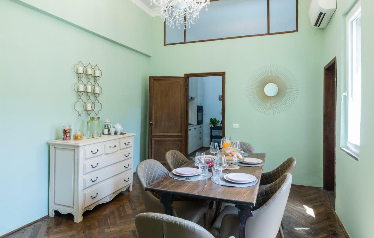 Historic Center Palace - Huge 4 Bedrooms Santa Croce Apartment - By LikehomeФлоренция Екстериор снимка