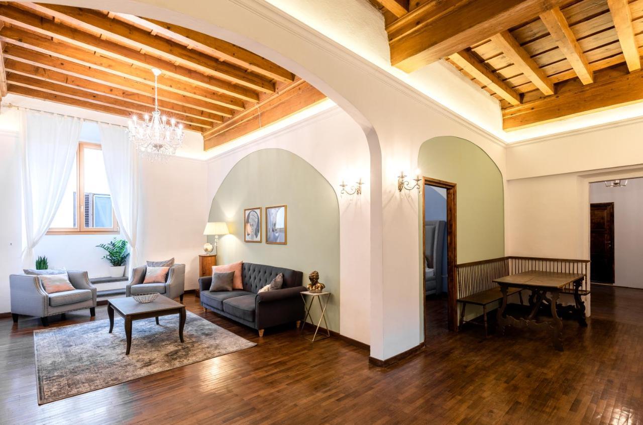 Historic Center Palace - Huge 4 Bedrooms Santa Croce Apartment - By LikehomeФлоренция Екстериор снимка