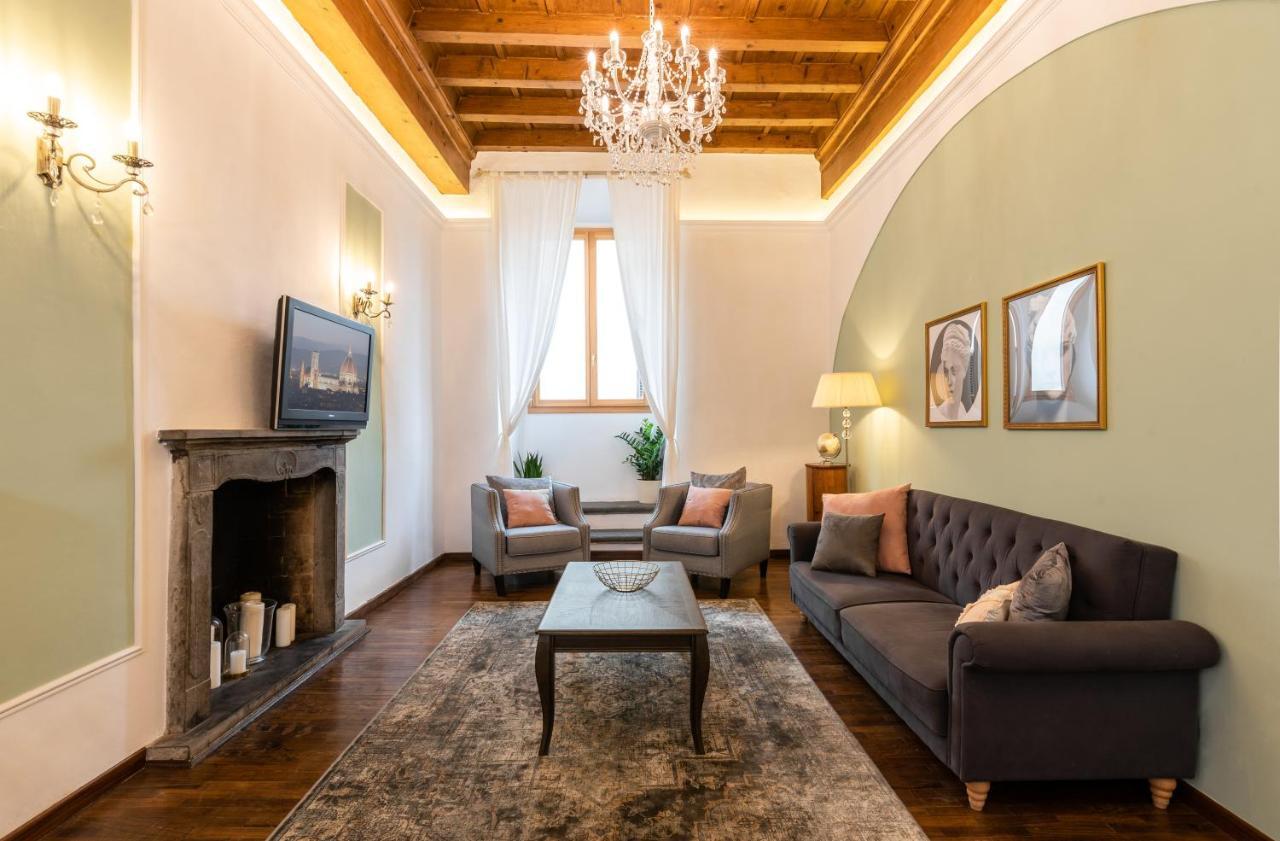 Historic Center Palace - Huge 4 Bedrooms Santa Croce Apartment - By LikehomeФлоренция Екстериор снимка