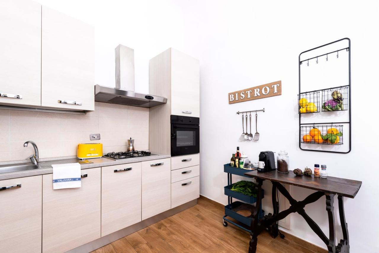 Historic Center Palace - Huge 4 Bedrooms Santa Croce Apartment - By LikehomeФлоренция Екстериор снимка